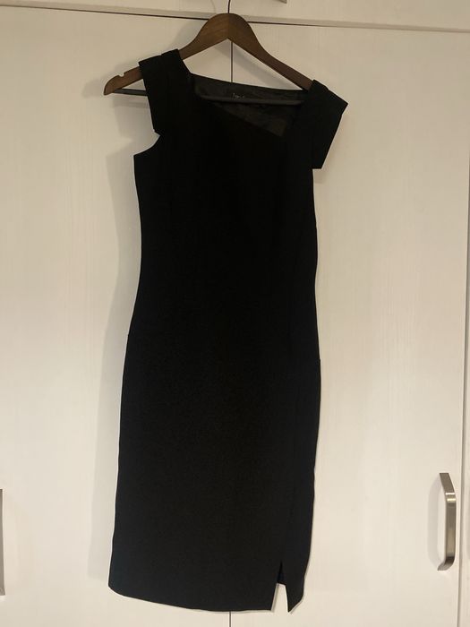 Класическа черна рокля – изчистена и елегантна