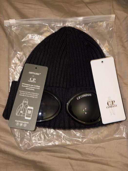 Зимна шапка CP company НОВА!