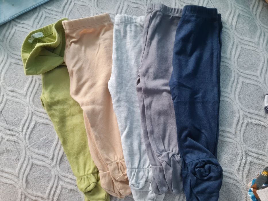 Vând pantaloni bebeluși