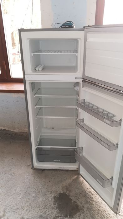 Холодильник сотилади