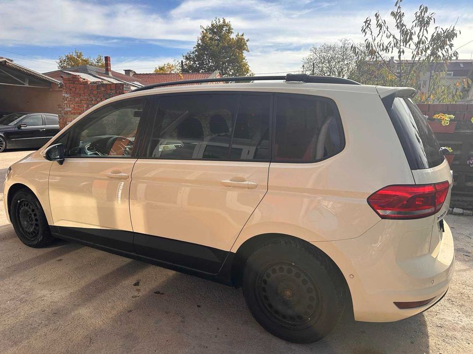 Продавам VW Touran 2.0 TDI 2019 DSG 116 к.с.