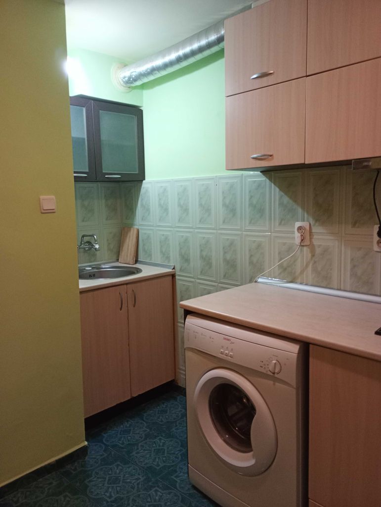 Дава се под наем Двустаен апартамент в Бургас, Център - 45 кв.м за 306 € - Снимка #3