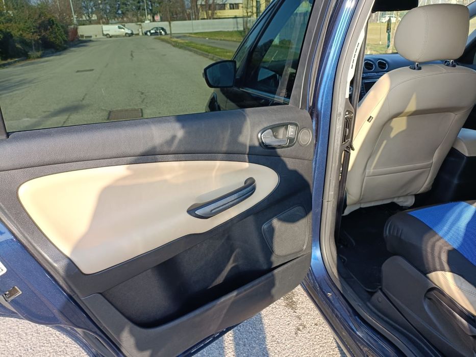 Se vinde pt familie Ford s max ,7 locuri