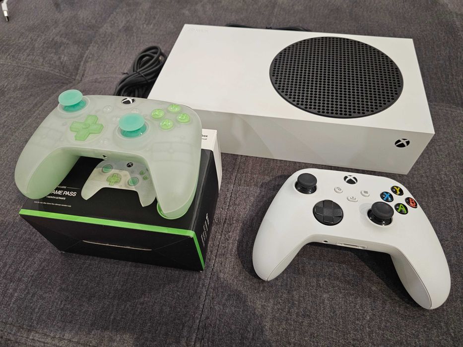 Xbox Series S 512GB / два джойстика