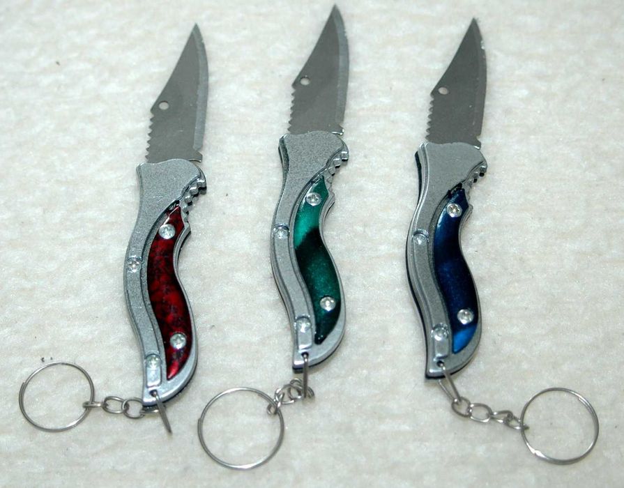 Cutit briceag model mic pentru breloc - doar pe culoare rosie