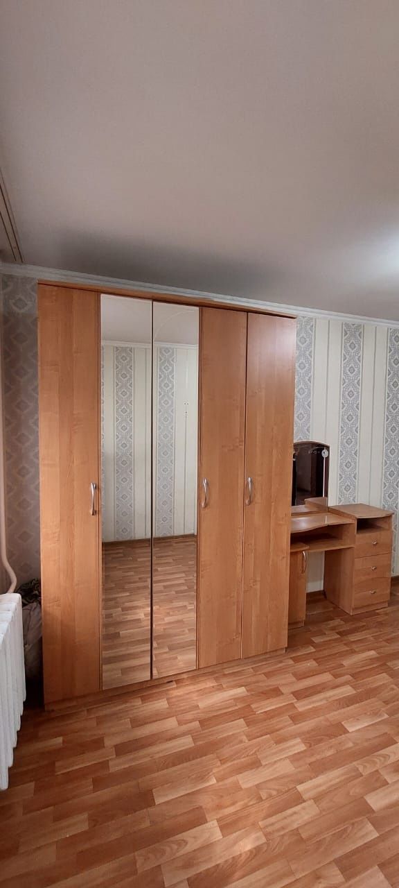 Продам шкаф с зеркалом  в отличном состоянии