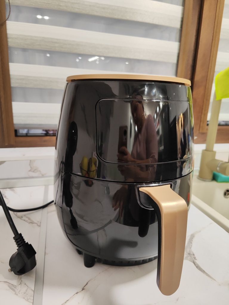 Уред за готвене с горещ въздух(AIR FRYER)