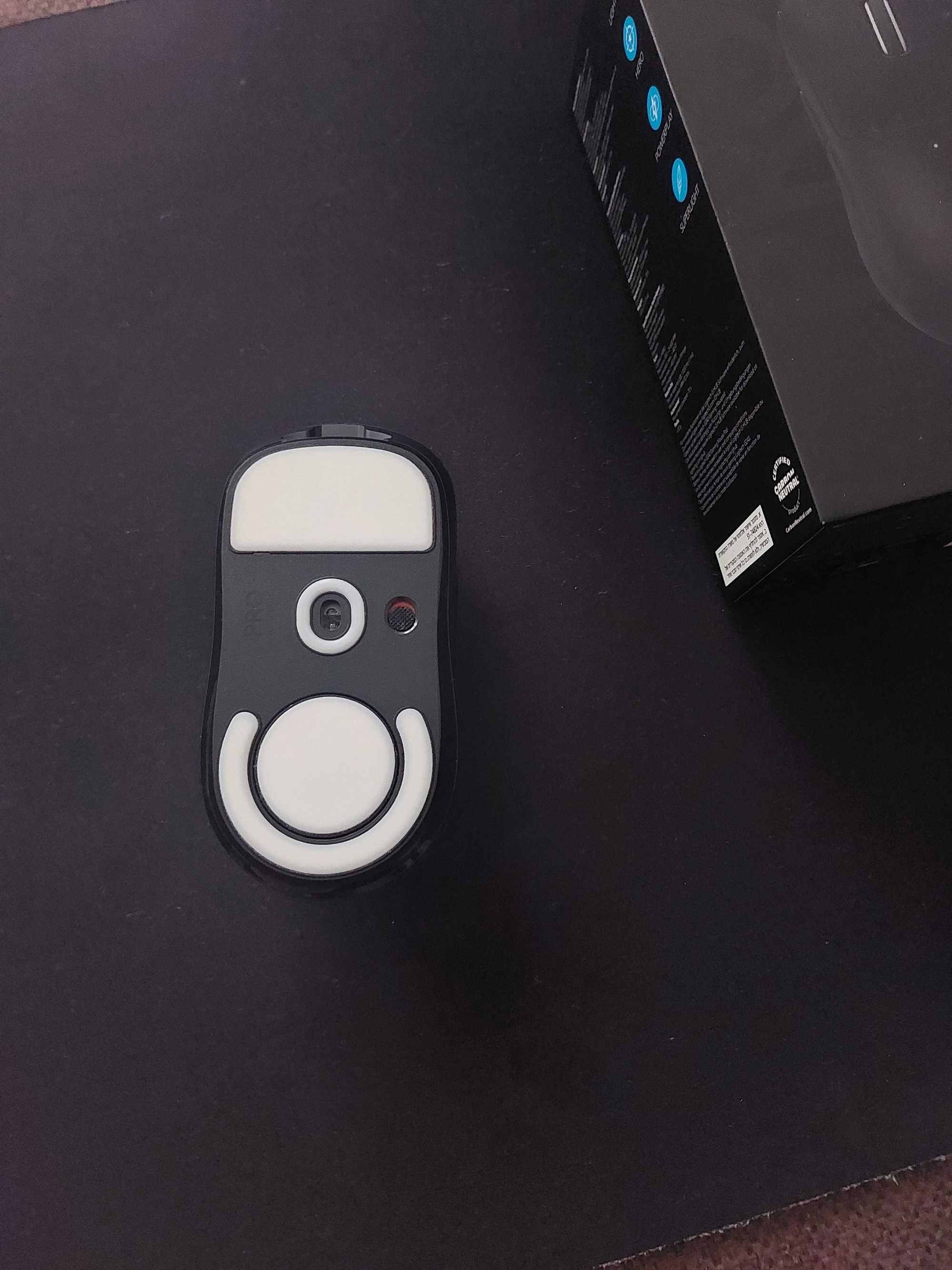 Mouse Logitech G Pro Superlight si Mousepad Logitech G640