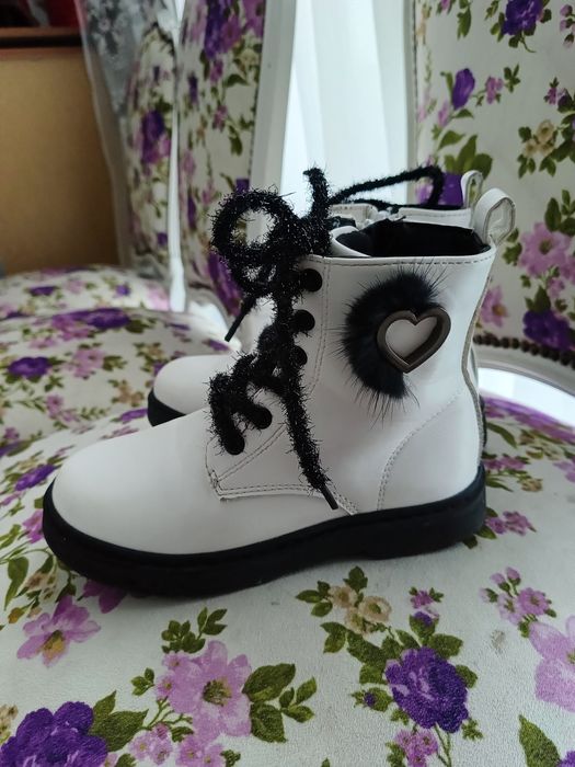 Vand ghetute fetite mar 30