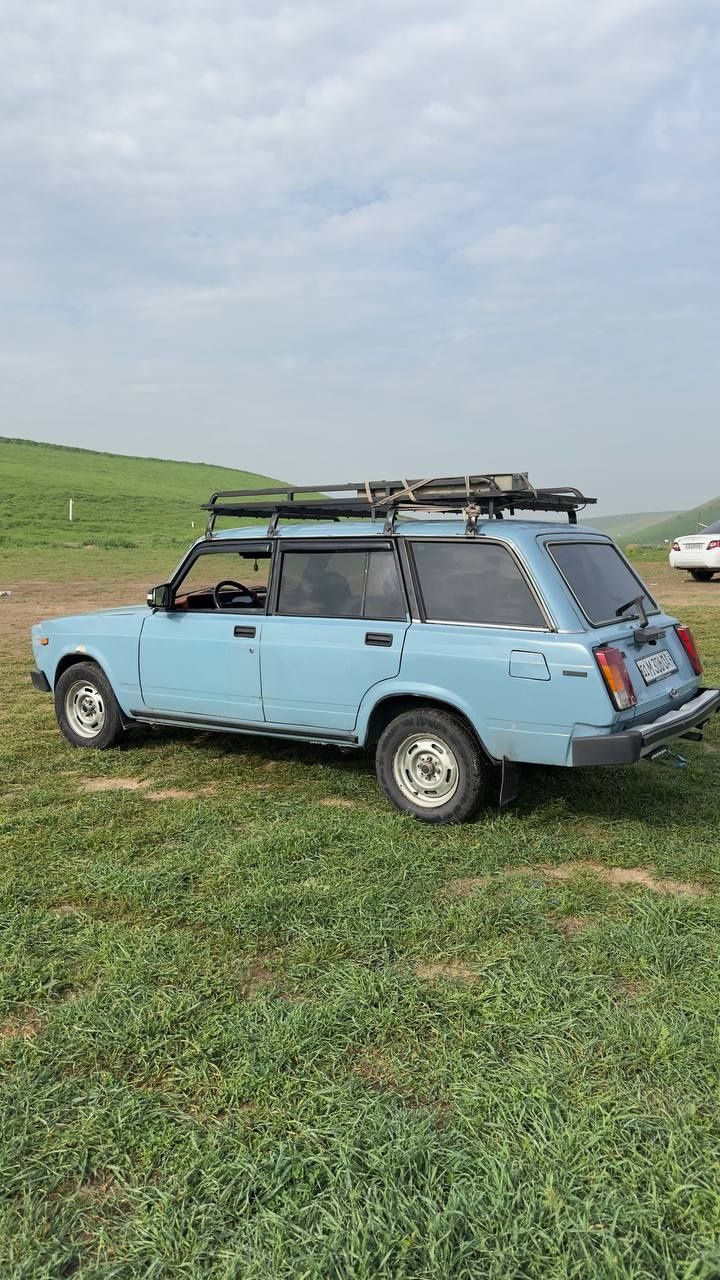 Vaz 2104 sotiladi