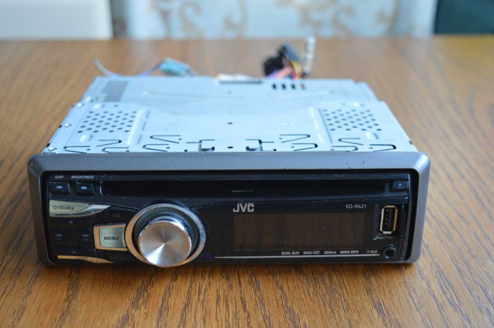 CD за кола JVC KD-R421 с USB порт