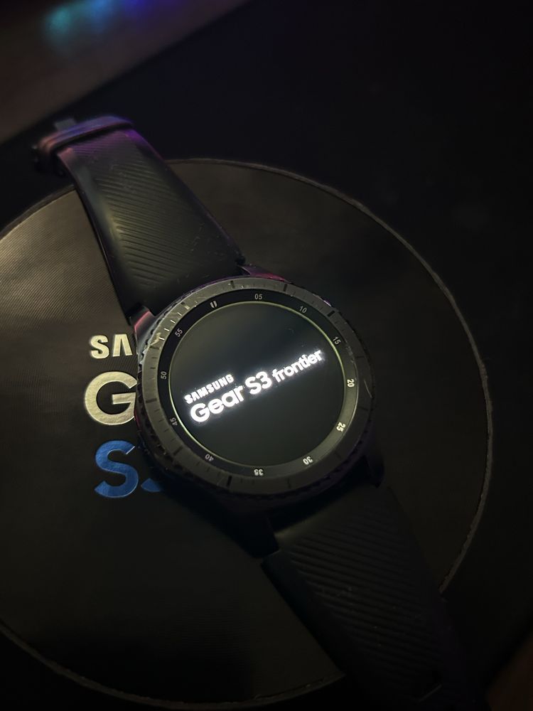 Смартчасовник SAMSUNG GEAR S3 Frontier