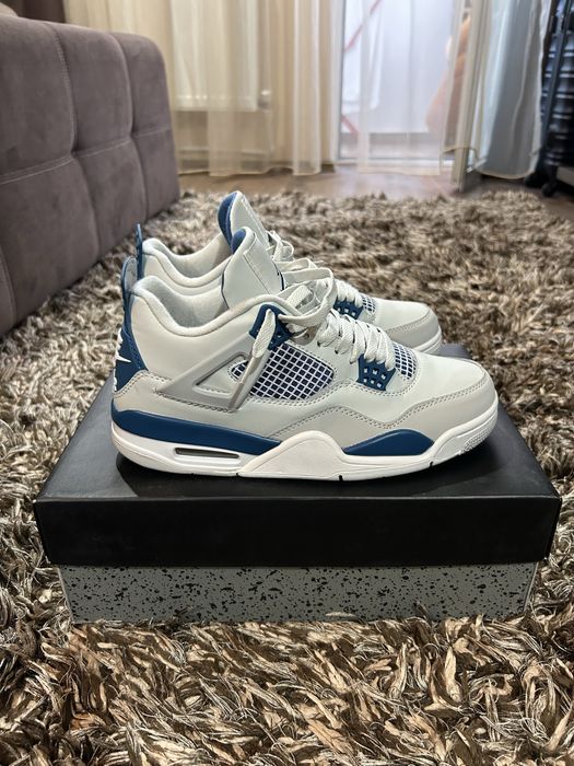 Air Jordan 4 Military Blue