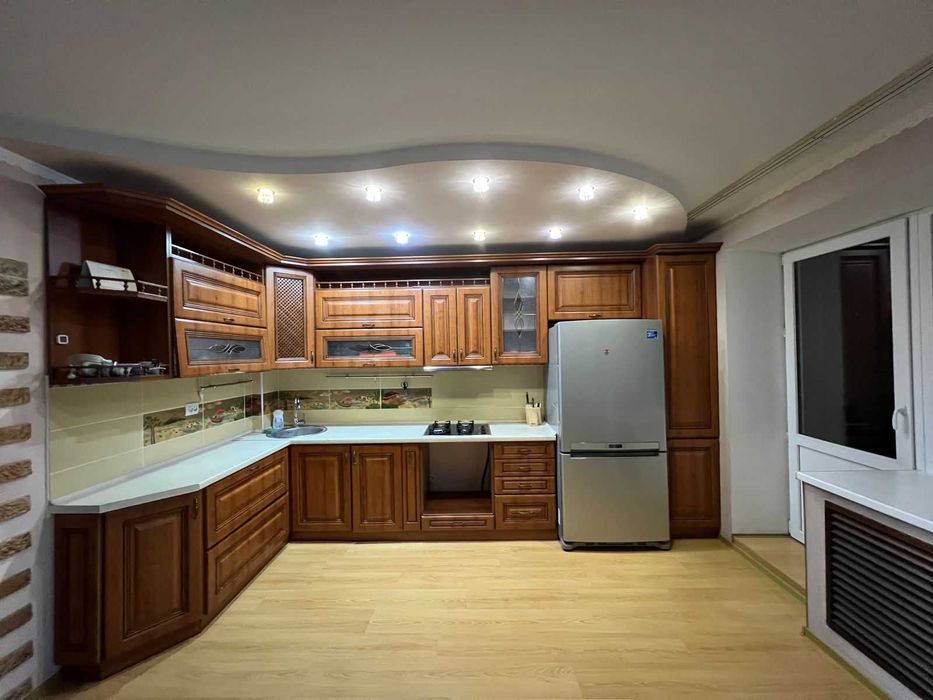 Продается 3-комн квартира, р-н Казахского театра, 100 кв.м.