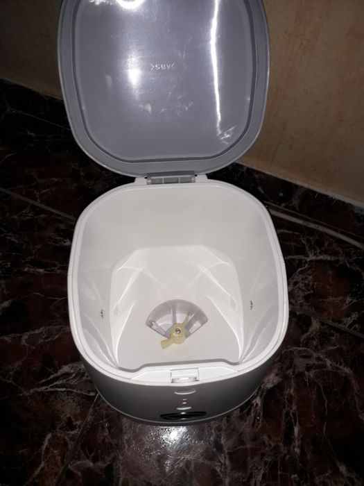 Aparat pt mancare pisica catel