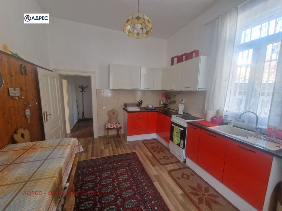 Продава се Многостаен апартамент в Плевен, Идеален център - 210 кв.м за 1191 €/кв.м - Снимка #1