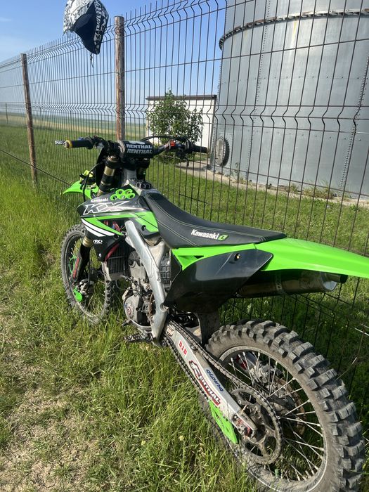 kawasaki kx250f+chiuloasa de rezerva(trebuie retificata)