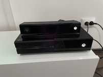 Xbox ONE 500 gb, două controlere cu acumulatori, kinect si jocuri