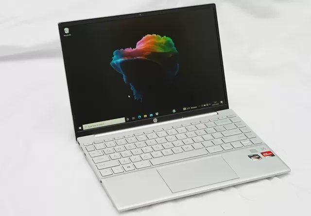 HP pavilion 15 Ryzen 5 - 5500U
      8GB RAM
      256GB PCIe® NVMe™