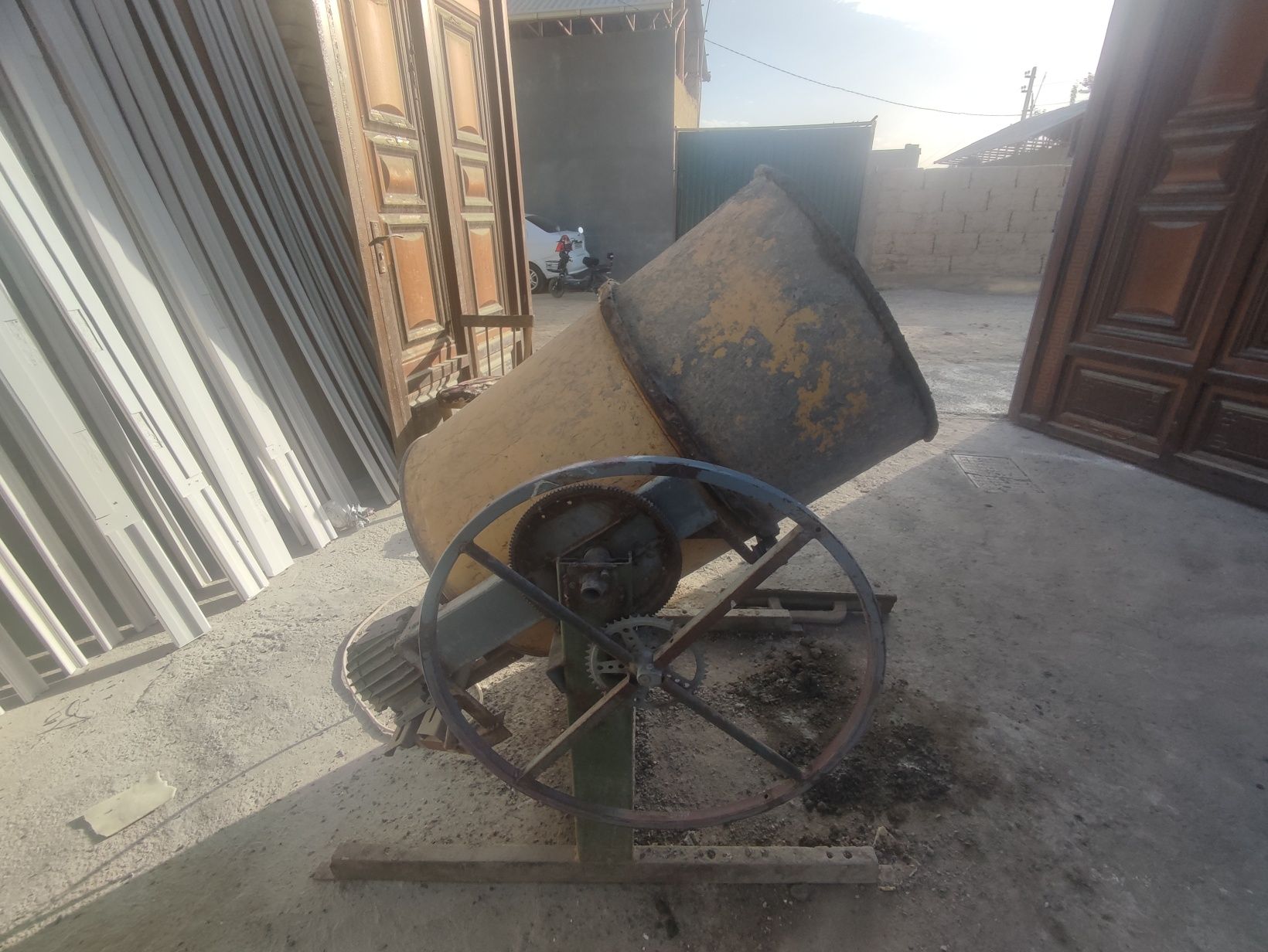 Beton meshalka 1.1 mator 220v ishlaydi shagal peska qum loy