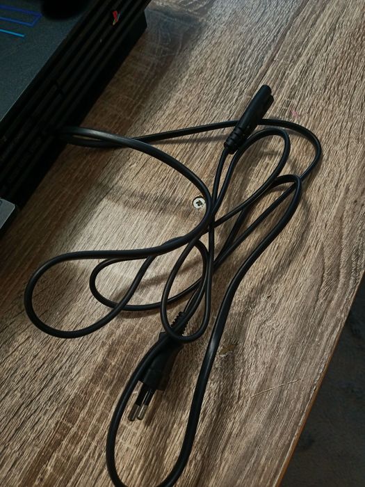 PlayStation 2 – Stare excelentă, complet echipat