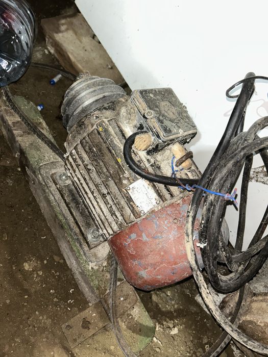 Motor electric asincron monofazat cu condensator permanent