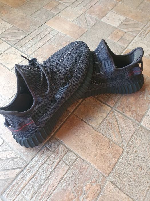Vând adidasi yeezy 350