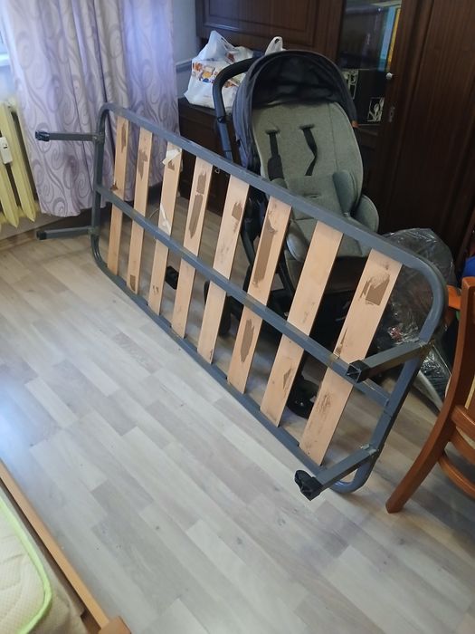Подматрачна рамка с метални крачета