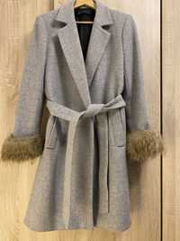 Palton Zara cu maneci din blana artificiala