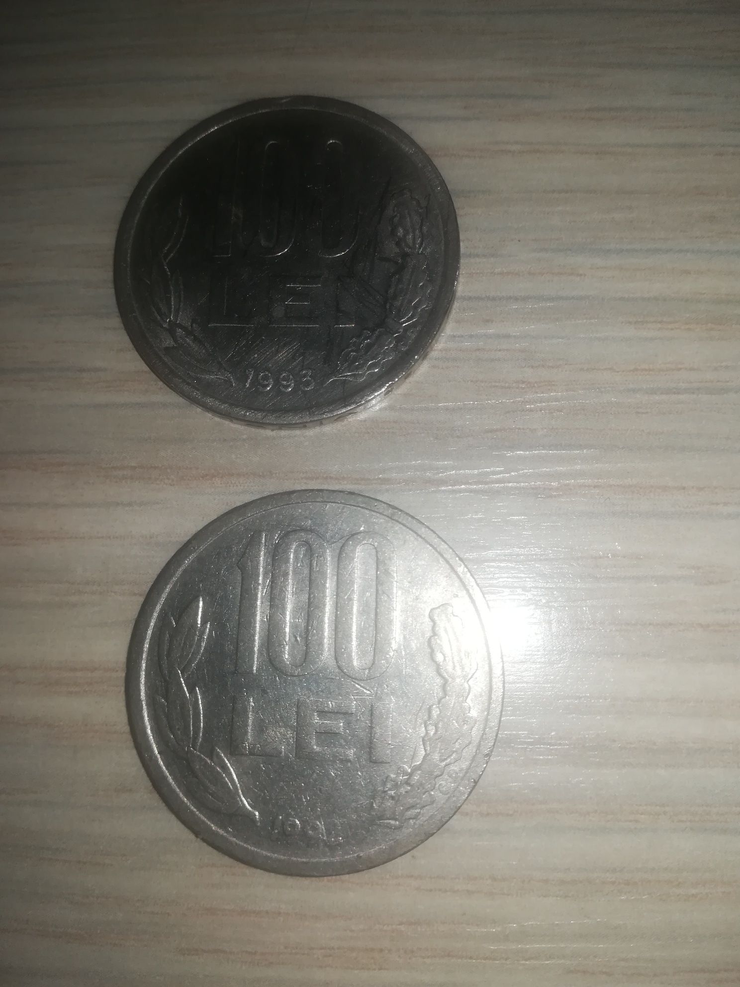 2 monede 100 lei, una din 1992 și una din 1993