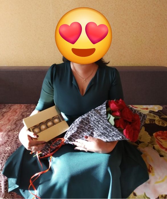 Изысканное Новогоднее платье изумрудного цвета