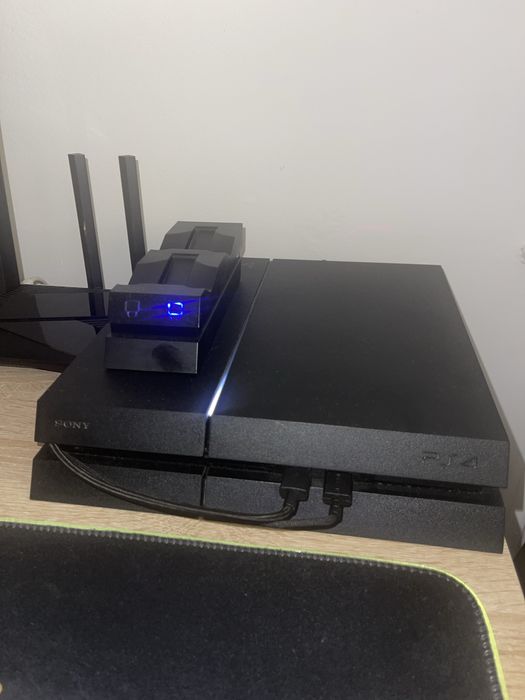 Vand PS4 500GB in stare excelenta
