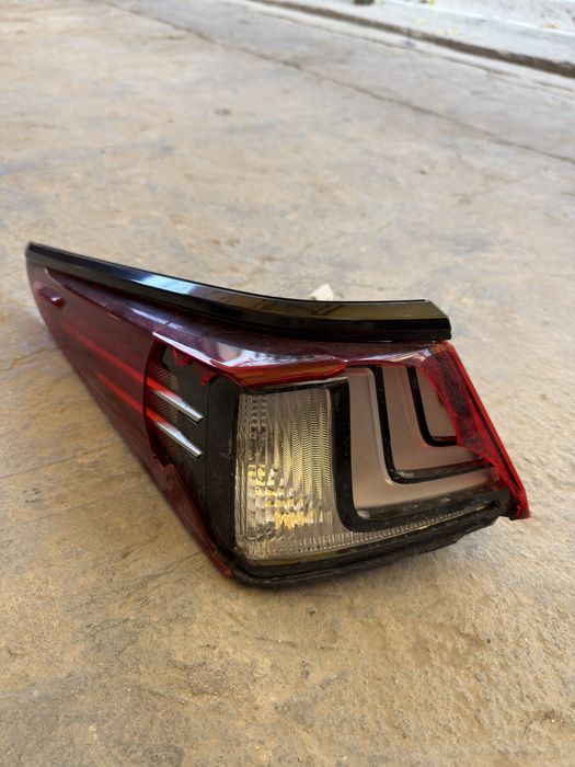 Продам оригинальную фару от Lexus ES250