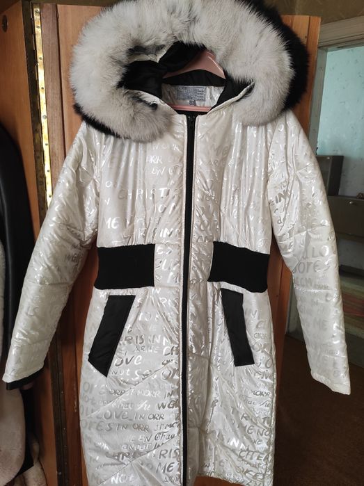 Дълго яке с естествен пух на качулката