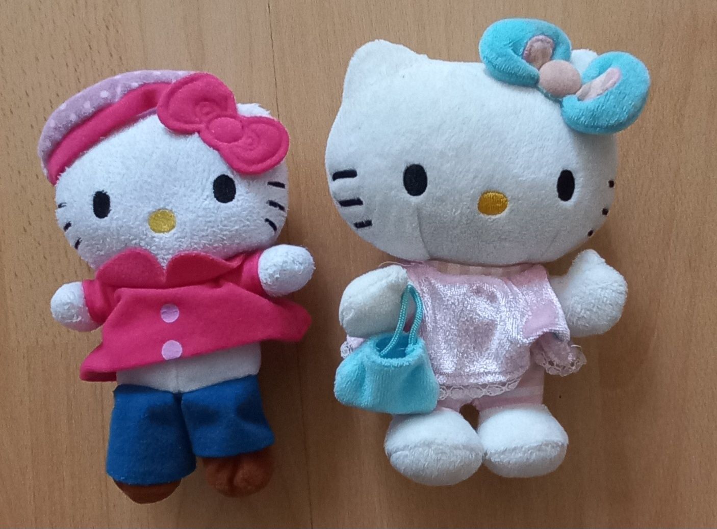 Лот от различни плюшени играчки