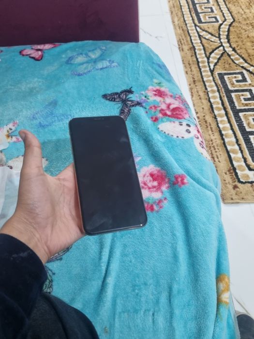 Vand iphone 11 pro piese și iphone xs max mere dar nu încarcă bn