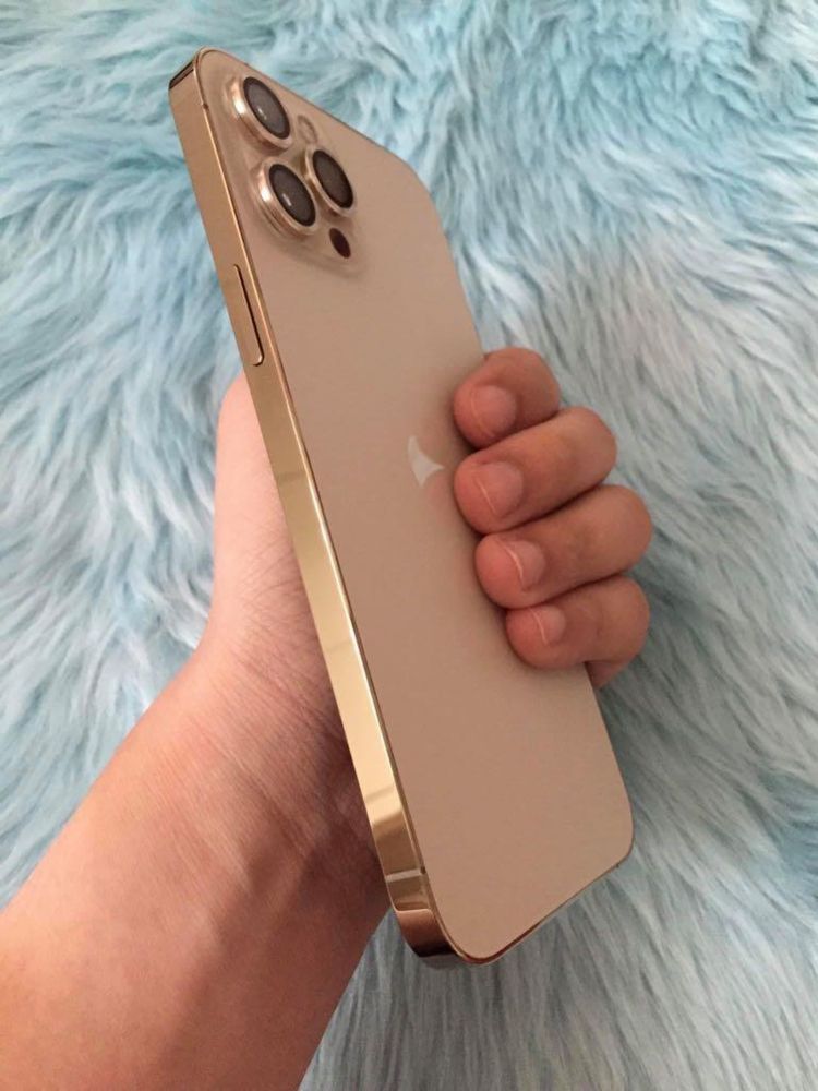 Iphone 12 pro max gold