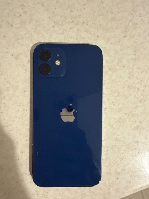 В продаже IPhone 12