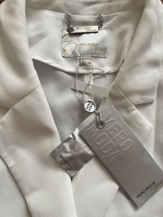 Бяла рокля тип сако Vero Moda размер М