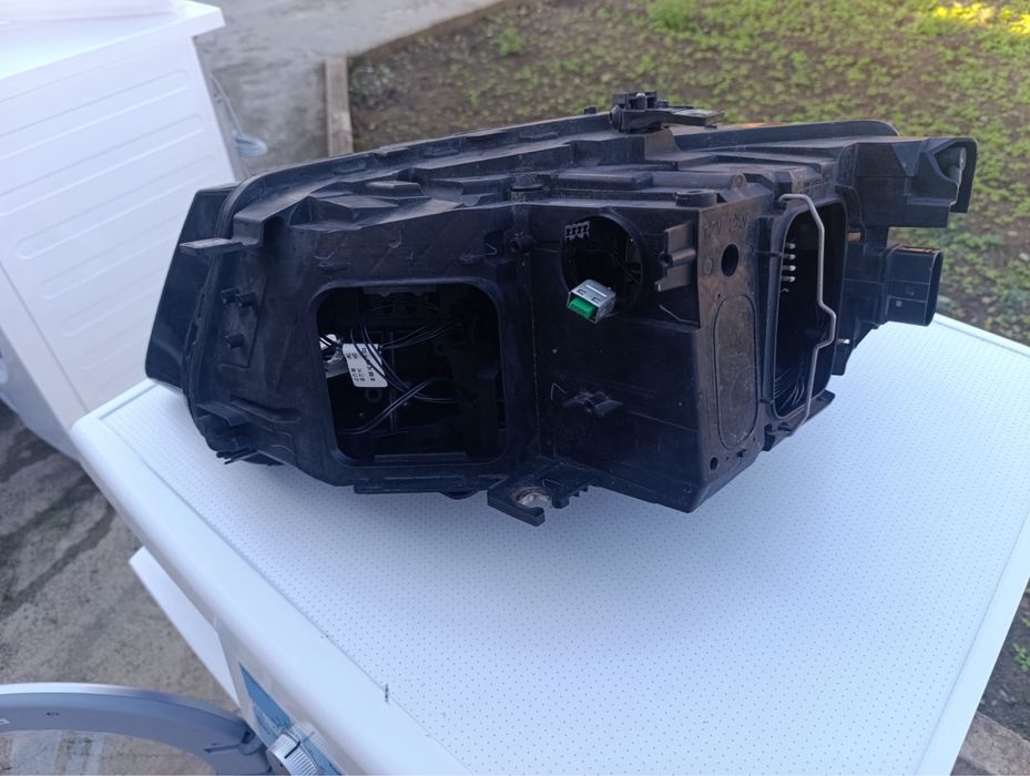 Оригинален фар за Audi Q5 8R