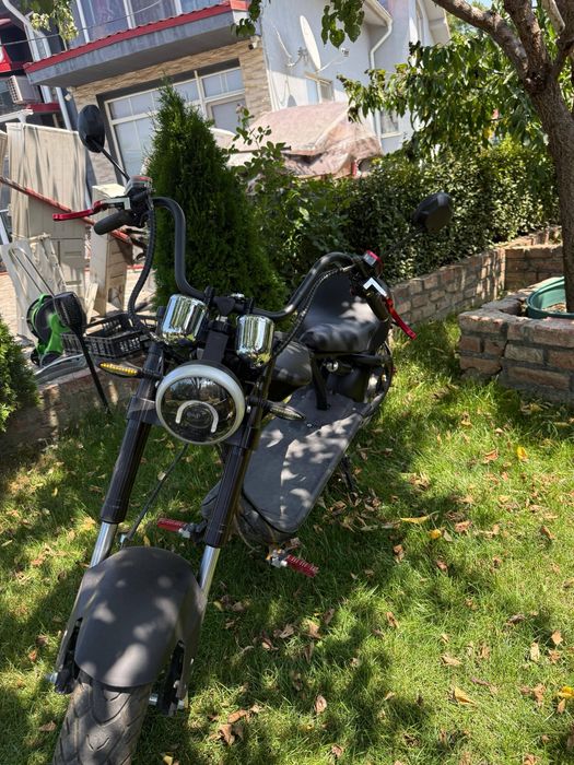 Vand moped harley cu un singur loc.