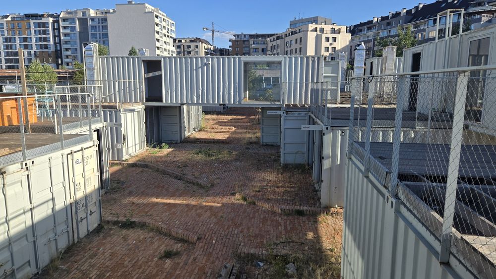 Морски контейнер преустроен в търговски обект