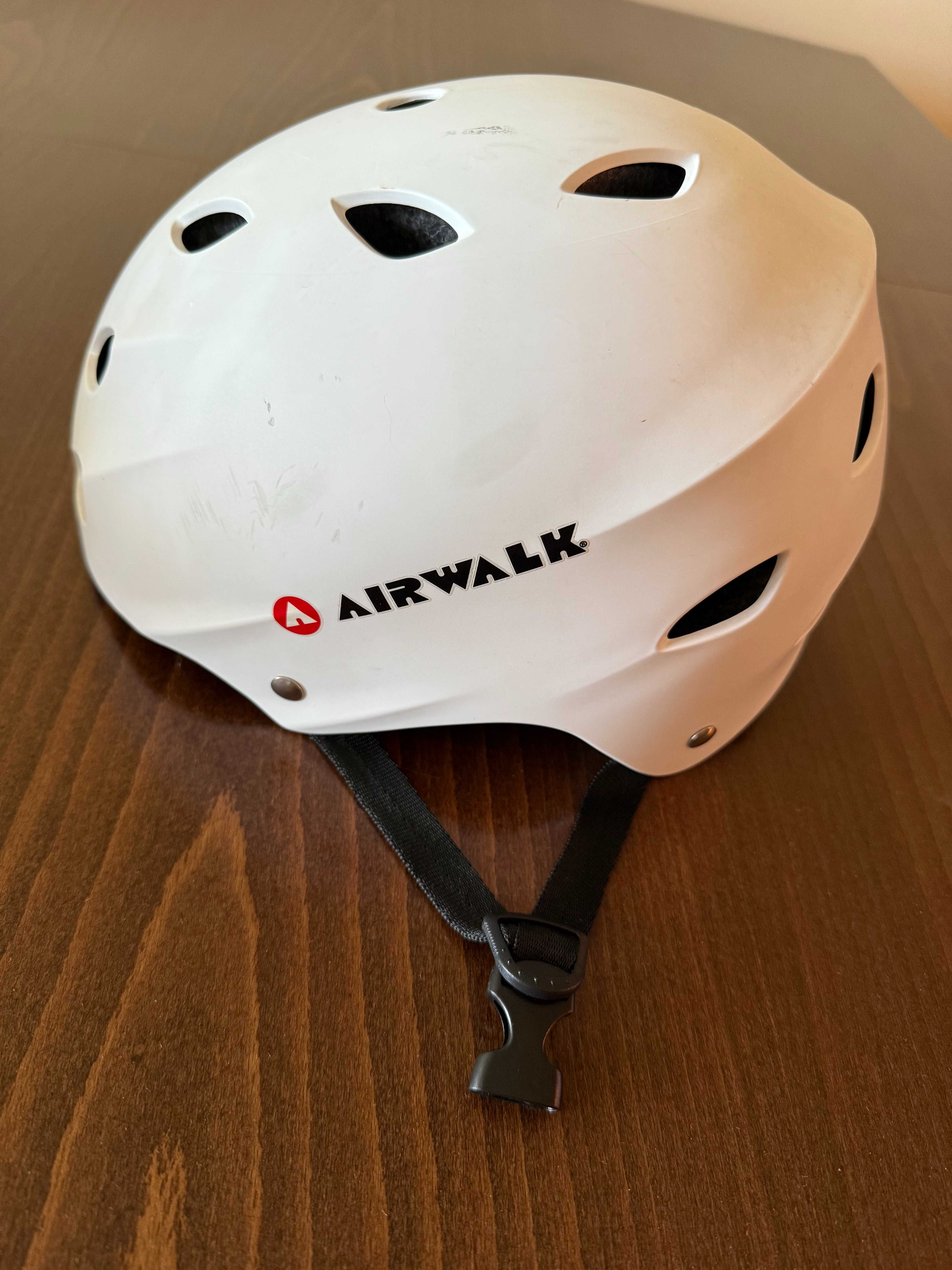 Каска Airwalk за колело / тротинетка / скейтборд, размер 56-58см (M)