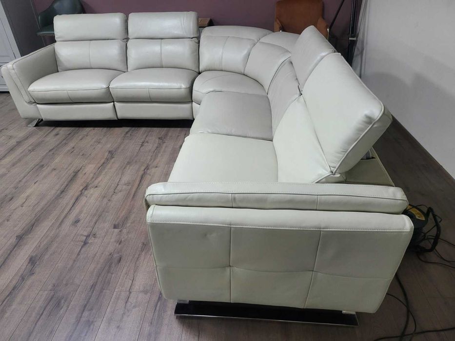 Кремав кожен ъглов диван с електрически релаксиращ механизъм