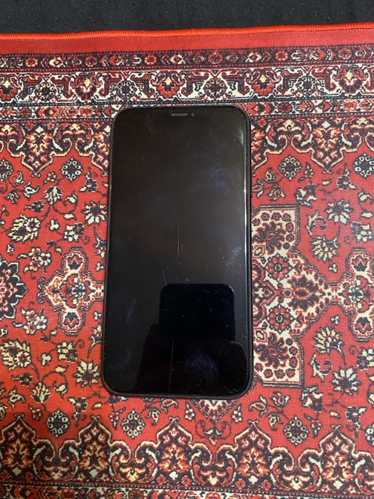 Продаю iPhone XR