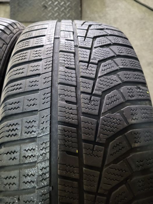 2 anvelope 215 55 R 18 Hankook iarna