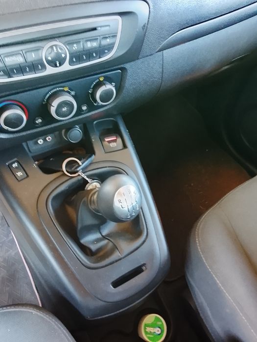 Vând Renault Scenic 2011