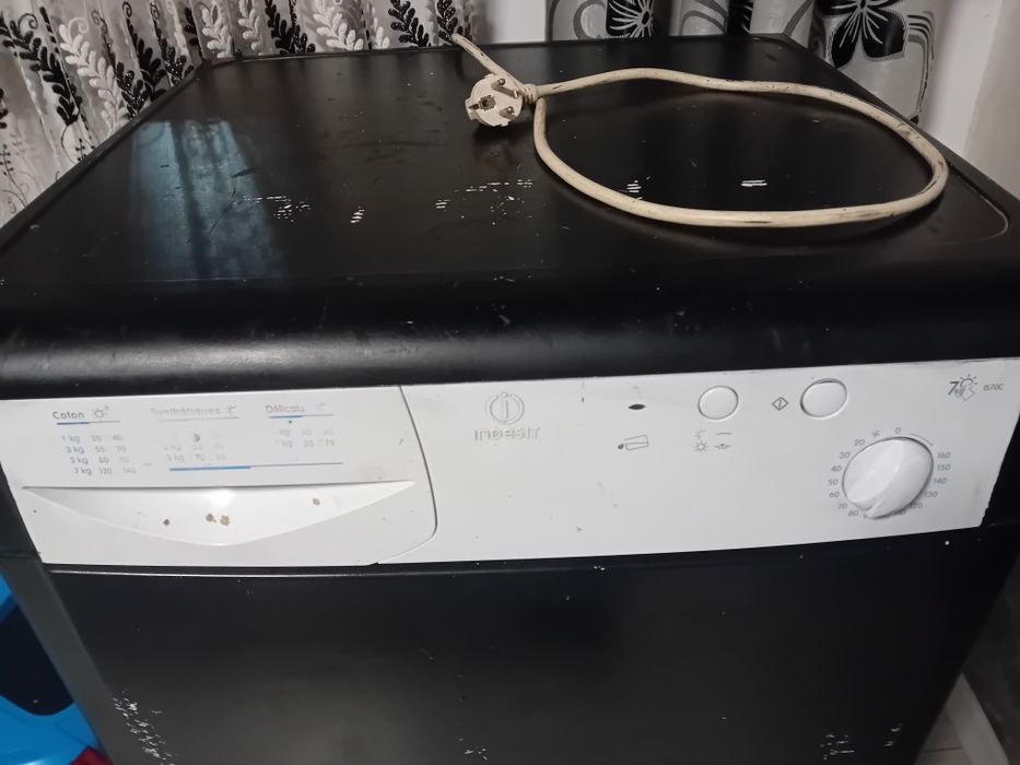 Oferta Mașină de spălat Artic 6 kg +uscator de rufe de 7 kg indesit