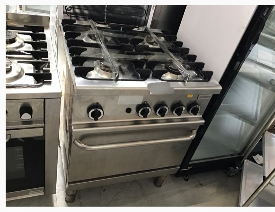 Aragaz profesional 4-6  ochiuri  pe  gaz