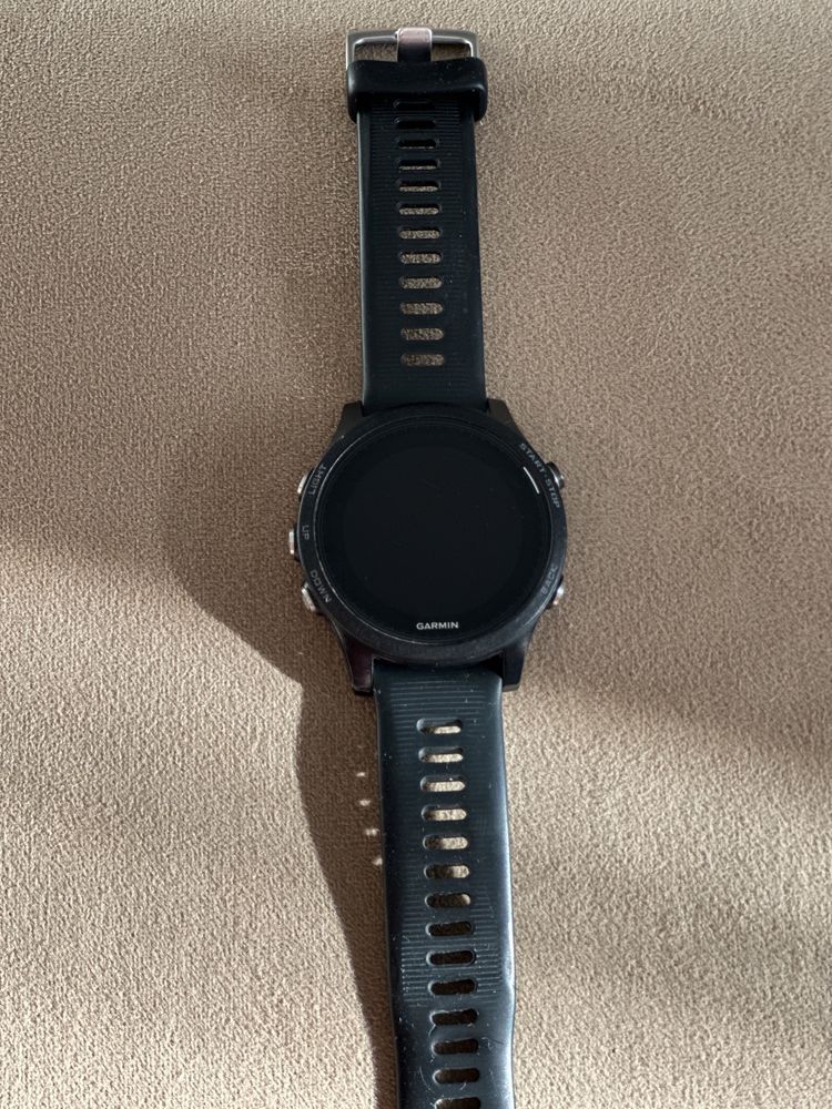 Часы Garmin forunner 935